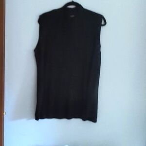Pullover black sleeveless sweater